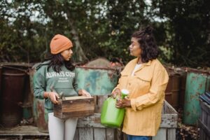 mother daughter gardening