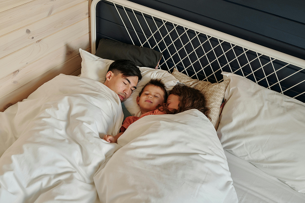 family choosing the right mattress