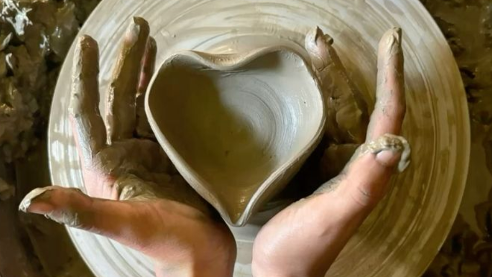 pottery as an analog hobby for analog trend 2026