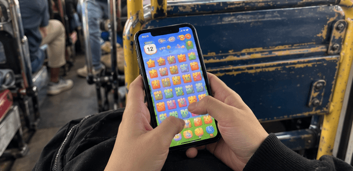 Playing relaxing mobile games during commute